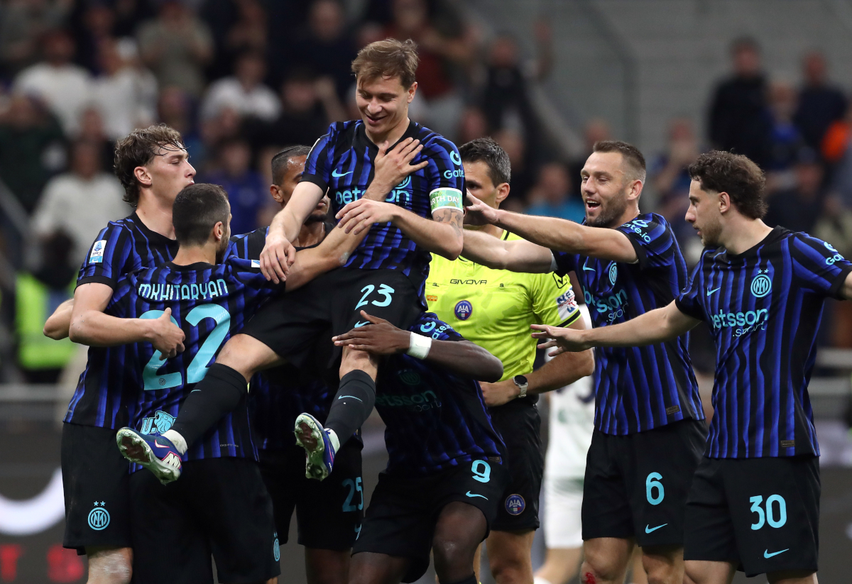MILAN, ITALY - APRIL 17: Nicolo Barella of Inter celebrates scoring his team's second goal with teammates during the Serie A match between FC Internazionale and Cagliari Calcio at Giuseppe Meazza Stadium on April 17, 2026 in Milan, Italy. (Photo by Marco Luzzani/Getty Images)
