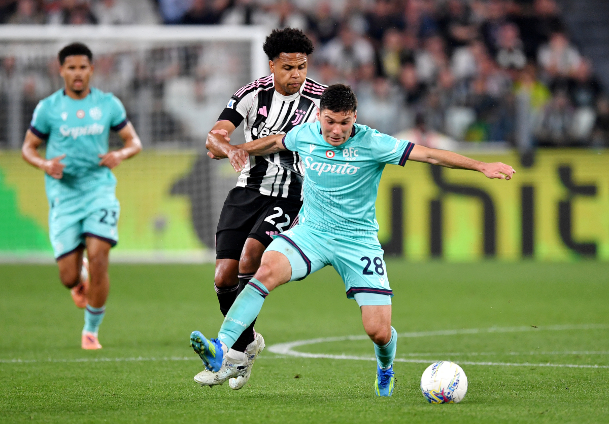 TURIN, ITALY - APRIL 19: Nicolo Cambiaghi of Bologna is challenged by Weston McKennie of Juventus during the Serie A match between Juventus FC and Bologna FC 1909 at Allianz Stadium on April 19, 2026 in Turin, Italy. (Photo by Valerio Pennicino/Getty Images)