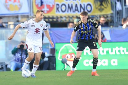PISA, ITALY - APRIL 5: Nikola Vlasic of Torino FC in action against Michel Aebischer of Pisa Sporting Club during the Serie A match between Pisa SC and Torino FC at Arena Garibaldi on April 5, 2026 in Pisa, Italy. (Photo by Gabriele Maltinti/Getty Images)