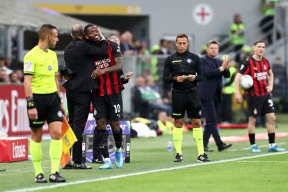 MILAN, ITALY - APRIL 11: Rafael Leao of AC Milan is hugged by Massimiliano Allegri, Head Coach of AC Milan, after being substituted during the Serie A match between AC Milan and Udinese Calcio at Giuseppe Meazza Stadium on April 11, 2026 in Milan, Italy. (Photo by Marco Luzzani/Getty Images)