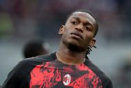 Video: Milan star Rafael Leao trains with Corinthians jersey on holiday