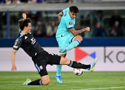 BOLOGNA, ITALY - APRIL 09: Santiago Castro of Bologna has a shot blocked by Pau Torres of Aston Villa during the UEFA Europa League 2025/26 Quarter-Final Leg One match between Bologna FC 1909 and Aston Villa FC at Stadio Renato Dall'Ara on April 09, 2026 in Bologna, Italy. (Photo by Alessandro Sabattini/Getty Images)