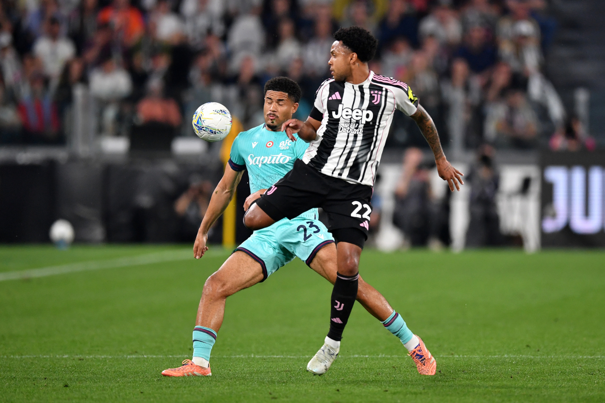 TURIN, ITALY - APRIL 19: Weston McKennie of Juventus is challenged by Simon Sohm of Bologna during the Serie A match between Juventus FC and Bologna FC 1909 at Allianz Stadium on April 19, 2026 in Turin, Italy. (Photo by Valerio Pennicino/Getty Images)