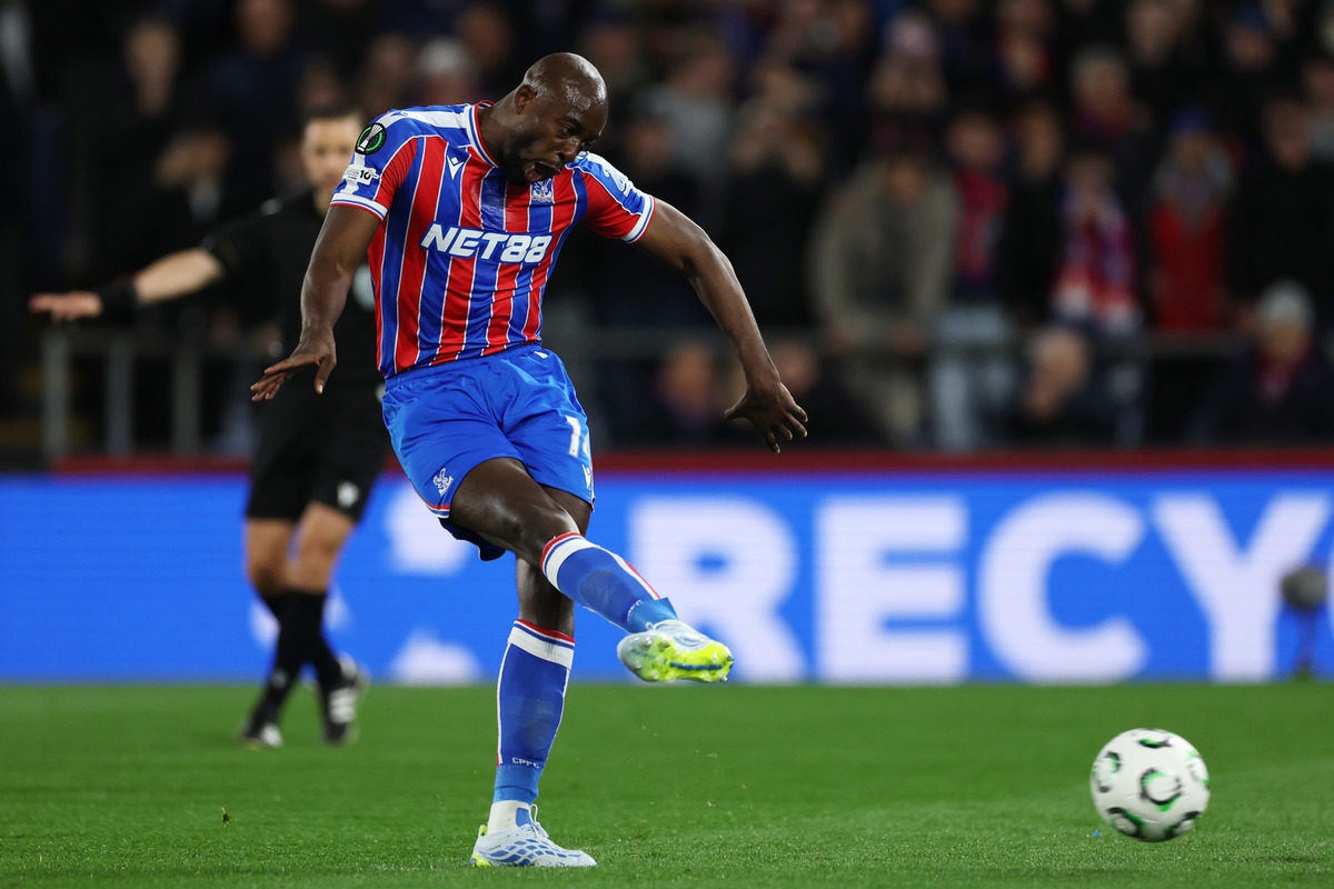 LONDON, ENGLAND - APRIL 09: Jean-Philippe Mateta of Crystal Palace scores his team's first goal from the penalty spot during the UEFA Conference League 2025/26 Quarter-Final Leg One match between Crystal Palace FC and ACF Fiorentina at Selhurst Park on April 09, 2026 in London, England. (Photo by Eddie Keogh/Getty Images)