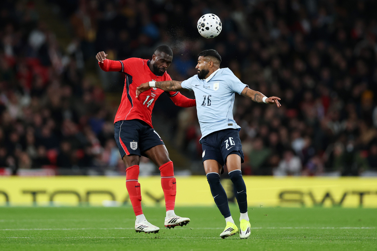 LONDON, ENGLAND - MARCH 27: Fikayo Tomori of England battles for a header with Rodrigo Aguirre of Uruguay during the international friendly match between England and Uruguay at Wembley Stadium on March 27, 2026 in London, England. (Photo by Justin Setterfield/Getty Images)