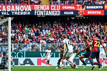 GENOA, ITALY - APRIL 12: Ismael Koné of Sassuolo (4th from right) scores a goal during the Serie A match between Genoa CFC and US Sassuolo Calcio at Luigi Ferraris Stadium on April 12, 2026 in Genoa, Italy. (Photo by Simone Arveda/Getty Images)