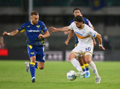 VERONA, ITALY - APRIL 25: Santiago Pierotti of US Lecce controls the ball whilst under pressure from Sandi Lovric of Hellas Verona during the Serie A match between Hellas Verona FC and US Lecce at Stadio Marcantonio Bentegodi on April 25, 2026 in Verona, Italy. (Photo by Alessandro Sabattini/Getty Images)