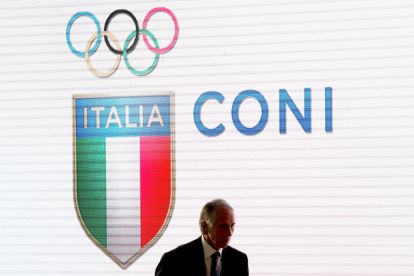 РИМ, ИТАЛИЯ - 15 декабря: Президент CONI Джованни Малаго на церемонии награждения "Collari d