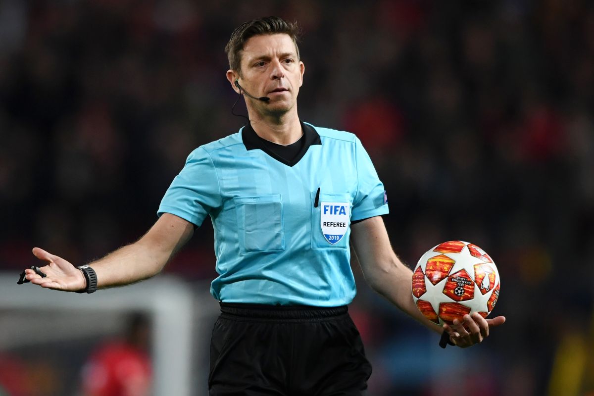MANCHESTER, ENGLAND - APRIL 10: Referee Gianluca Rocchi reacts during the UEFA Champions League Quarter Final first leg match between Manchester United and FC Barcelona at Old Trafford on April 10, 2019 in Manchester, England. (Photo by Stu Forster/Getty Images)