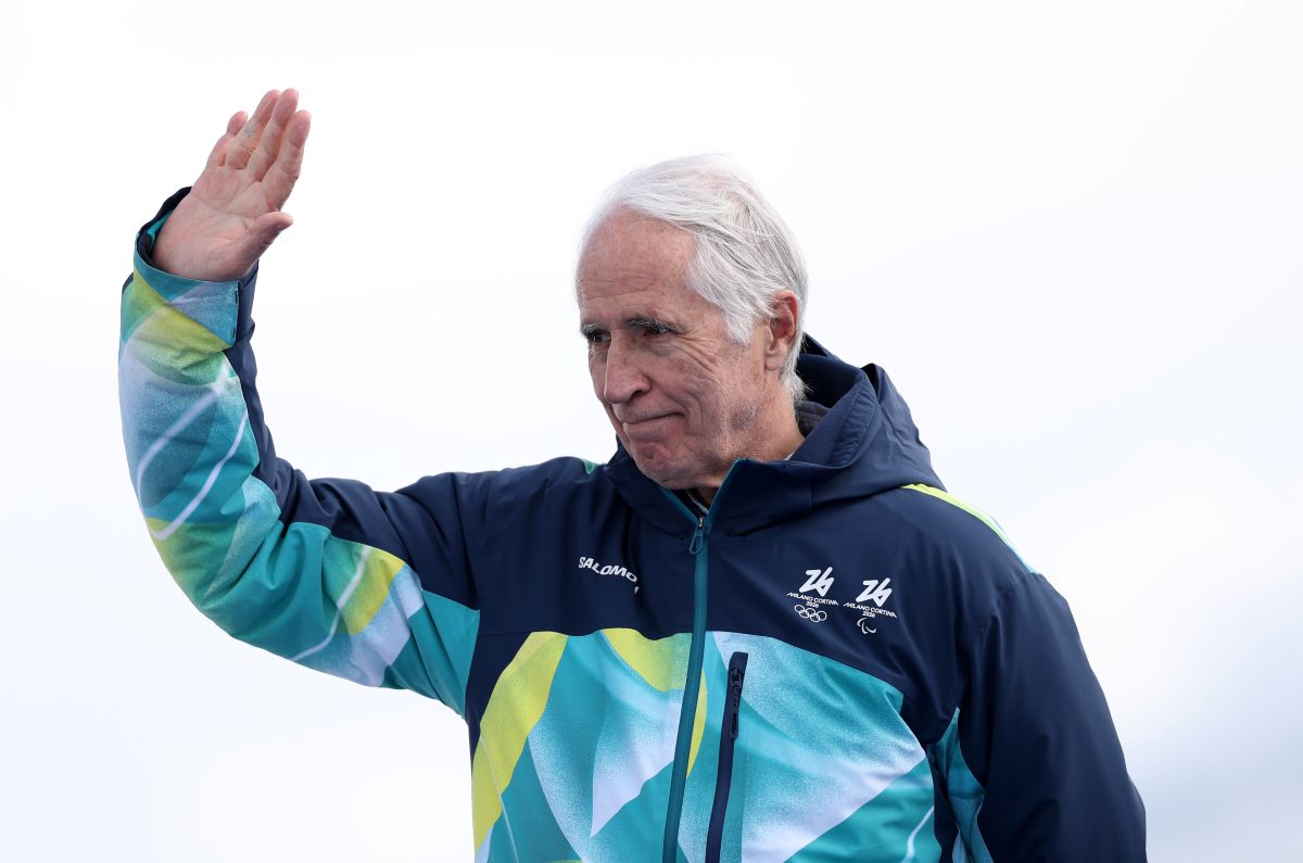 CORTINA D'AMPEZZO, ITALY - MARCH 15: Giovanni Malago, President of Milano Cortina 2026 waves during the medal ceremonies for the Men's Slalom events on day nine of the Milano Cortina 2026 Winter Paralympic Games at Tofane Alpine Skiing Centre on March 15, 2026 in Cortina d'Ampezzo, Italy. (Photo by Maja Hitij/Getty Images)