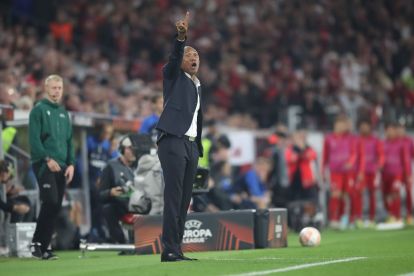 FREIBURG IM BREISGAU, GERMANY - OCTOBER 06: Antoine Kombouare, Head coach of FC Nantes reacts during the UEFA Europa League group G match between Sport-Club Freiburg and FC Nantes at Stadion am Wolfswinkel on October 06, 2022 in Freiburg im Breisgau, Germany. (Photo by Christian Kaspar-Bartke/Getty Images)