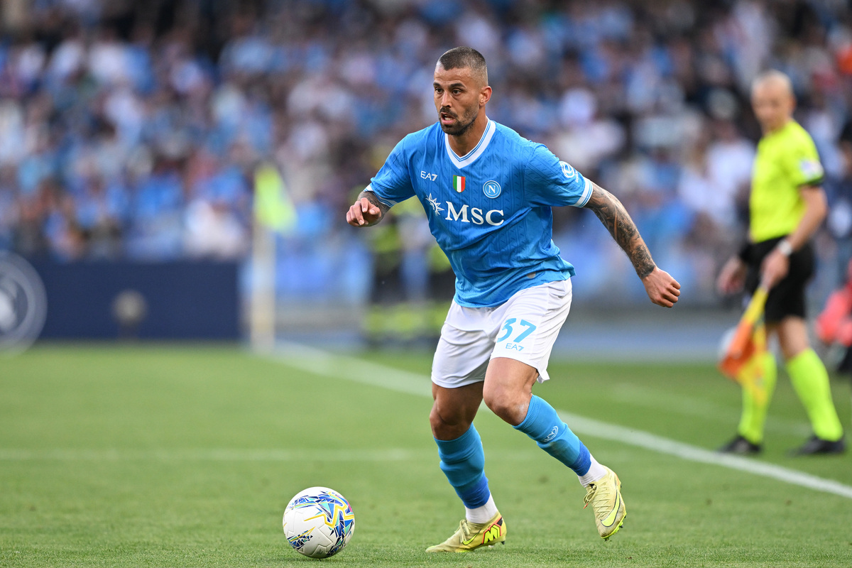 NAPLES, ITALY - APRIL 18: Leonardo Spinazzola of SSC Napoli during the Serie A match between SSC Napoli and SS Lazio at Stadio Diego Armando Maradona on April 18, 2026 in Naples, Italy. (Photo by Francesco Pecoraro/Getty Images)