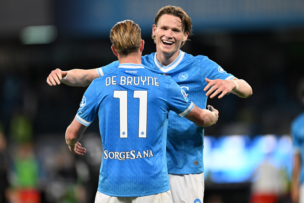 NAPLES, ITALY - APRIL 24: Kevin De Bruyne of SSC Napoli celebrates after scoring his sides third goal during the Serie A match between SSC Napoli and US Cremonese at Stadio Diego Armando Maradona on April 24, 2026 in Naples, Italy. (Photo by Francesco Pecoraro/Getty Images)