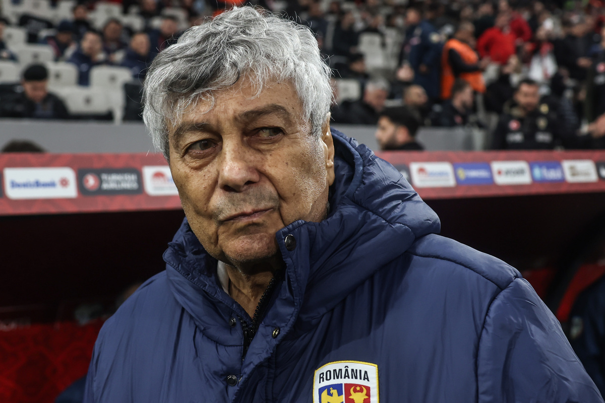 ISTANBUL, TURKEY - MARCH 26: Mircea Lucescu, Head Coach of Romania, looks on prior to the FIFA World Cup 2026 European Qualifiers KO play-offs match between T&uuml;rkiye and Romania at Besiktas Park on March 26, 2026 in Istanbul, Turkey. (Photo by Burak Kara/Getty Images)