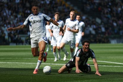 UDINE, ITALY - APRIL 06: Arthur Atta of Udinese goes down in the penalty area after being challenged by Diego Carlos of Como during the Serie A match between Udinese Calcio and Como 1907 at Stadio Friuli on April 06, 2026 in Udine, Italy. (Photo by Timothy Rogers/Getty Images)