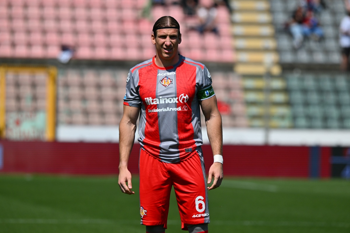 CREMONA, ITALY - APRIL 19: Federico Baschirotto of US Cremonese reacts during the Serie A match between US Cremonese and Torino FC at Stadio Giovanni Zini on April 19, 2026 in Cremona, Italy. (Photo by Marco M. Mantovani/Getty Images)