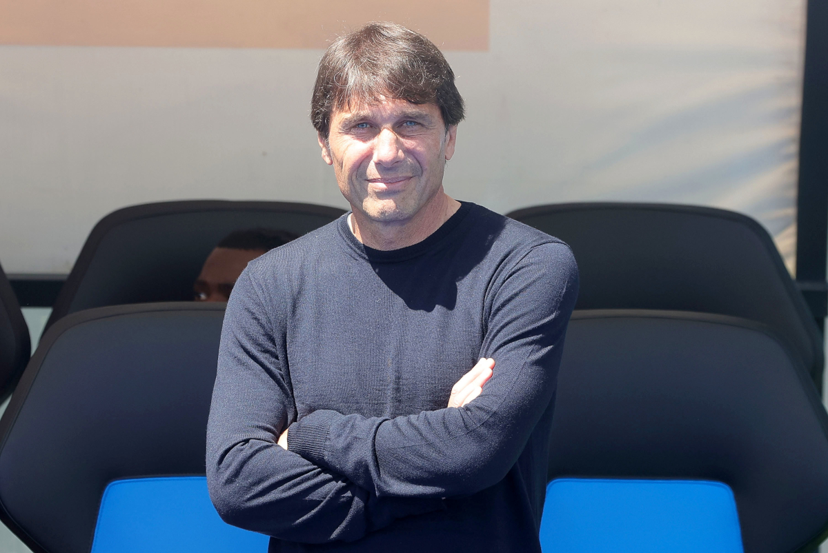 Antonio Conte di bangku cadangan Napoli