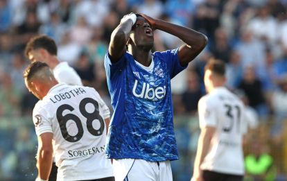 COMO, ITALY - MAY 02: Assane Diao of Como 1907 reacts during the Serie A match between Como 1907 and SSC Napoli at Giuseppe Sinigaglia Stadium on May 02, 2026 in Como, Italy. (Photo by Marco Luzzani/Getty Images)