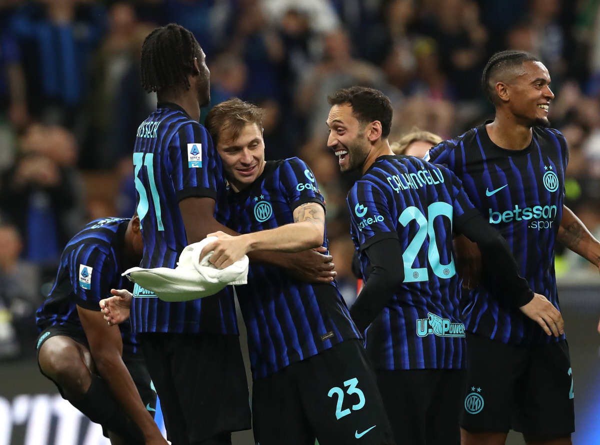 MILAN, ITALY - MAY 03: Players of FC Internazionale Milano celebrate after being confirmed as Serie A champions following victory in the Serie A match between FC Internazionale and Parma Calcio 1913 at Giuseppe Meazza Stadium on May 03, 2026 in Milan, Italy. (Photo by Marco Luzzani/Getty Images)