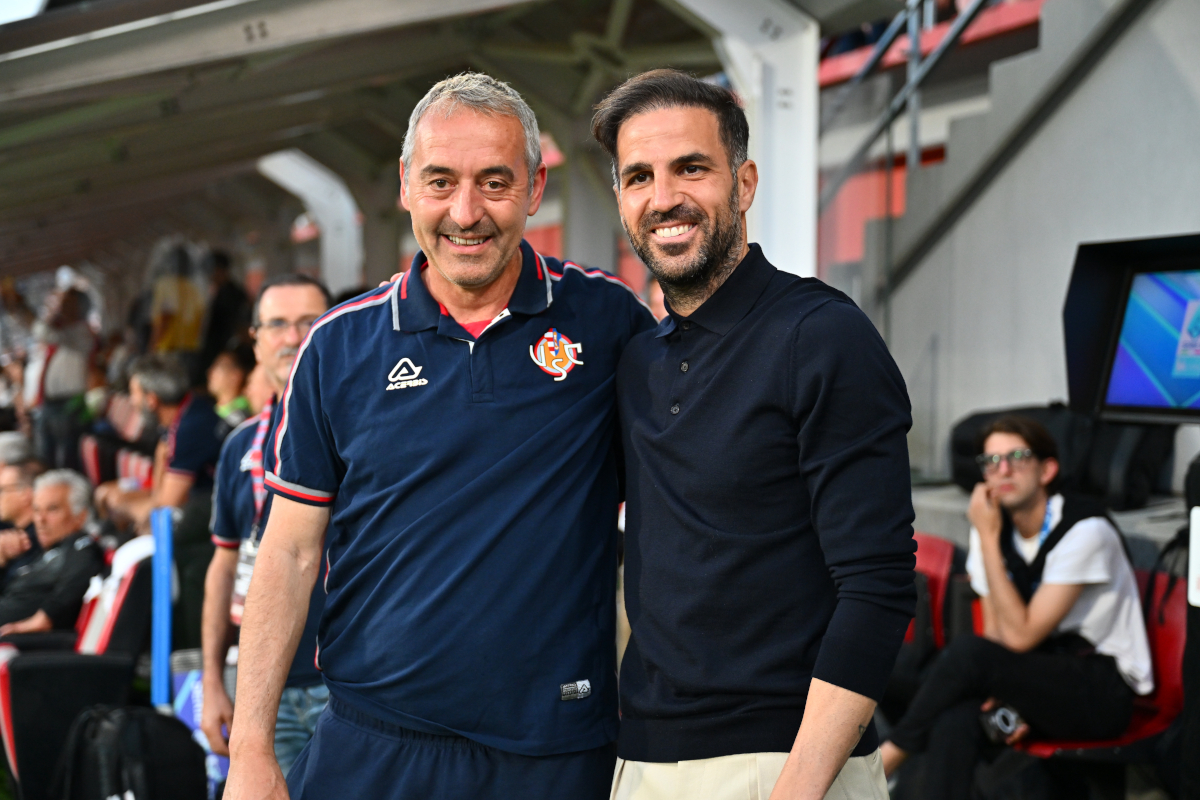 CREMONA, ITALY - MAY 24: Coaches Marco Giampaolo of US Cremonese and Cesc Fabregas of Como 1907 pose before the Serie A match between US Cremonese and Como 1907 at Stadio Giovanni Zini on May 24, 2026 in Cremona, Italy. (Photo by Marco M. Mantovani/Getty Images)