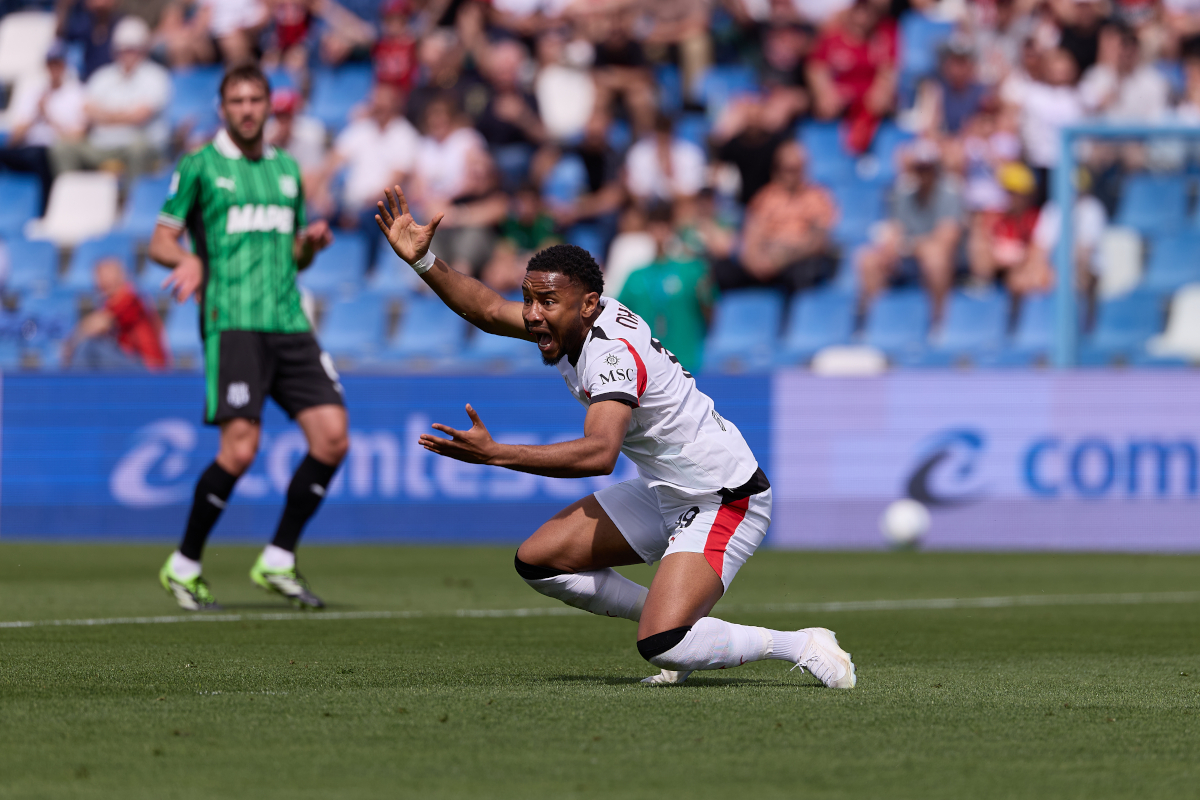 SASSUOLO, ITÁLIA - 03 DE MAIO: Christopher Nkunku do AC Milan reage durante a partida da Série A entre US Sassuolo Calcio e AC Milan no Mabei Stadium Citta del Tricolore em 03 de maio de 2026 em Sassuolo, Itália. (Foto de Emmanuel Ciancaglini/Getty Images)