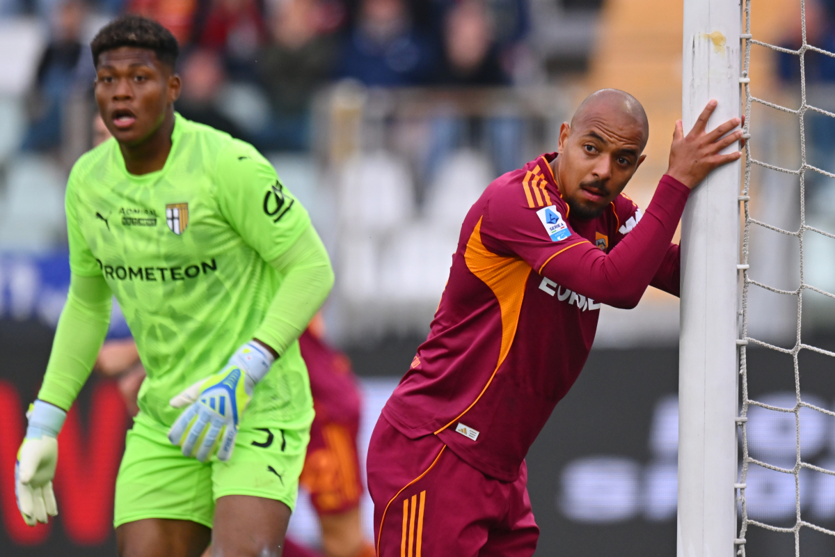 PARMA, ITALY - MAY 10: Donyell Malen of AS Roma reacts after a missed chance during the Serie A match between Parma Calcio 1913 and AS Roma at Stadio Ennio Tardini on May 10, 2026 in Parma, Italy. (Photo by Alessandro Sabattini/Getty Images)