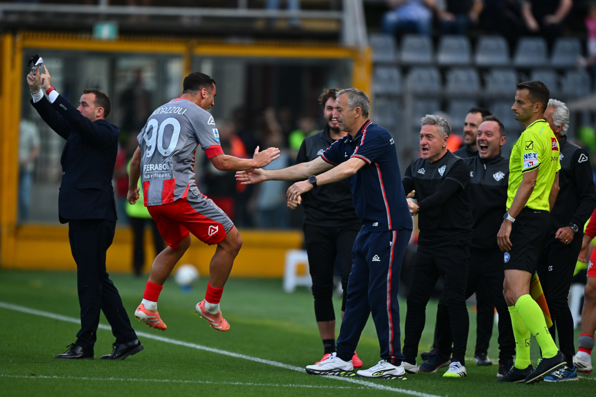 CREMONA, ITALY - MAY 04: Federico Bonazzoli of US Cremonese celebrates with coach Marco Giampaolo after scoring the 1-0 goal during the Serie A match between US Cremonese and SS Lazio at Stadio Giovanni Zini on May 04, 2026 in Cremona, Italy. (Photo by Marco M. Mantovani/Getty Images)