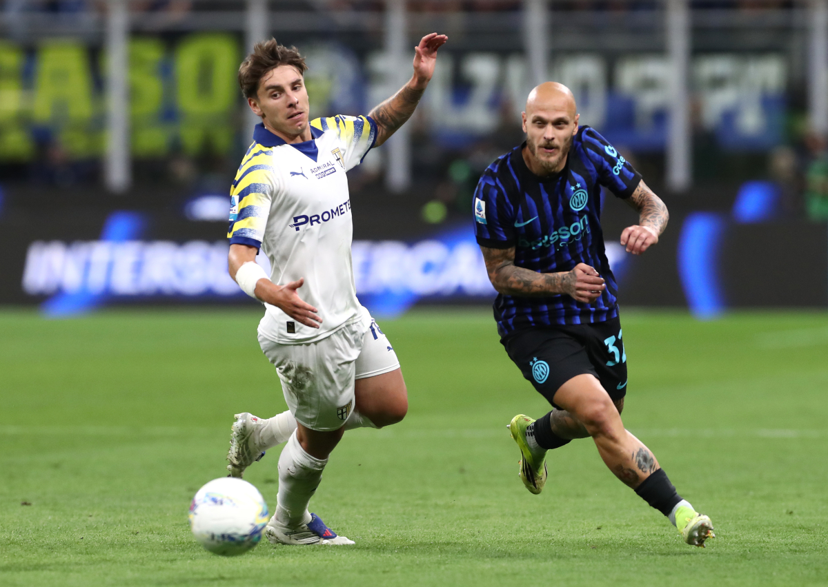 MILAN, ITALY - MAY 03: Federico Dimarco of FC Internazionale Milano and Adrian Bernabe of Parma Calcio 1913 chase after the ball during the Serie A match between FC Internazionale and Parma Calcio 1913 at Giuseppe Meazza Stadium on May 03, 2026 in Milan, Italy. (Photo by Marco Luzzani/Getty Images)