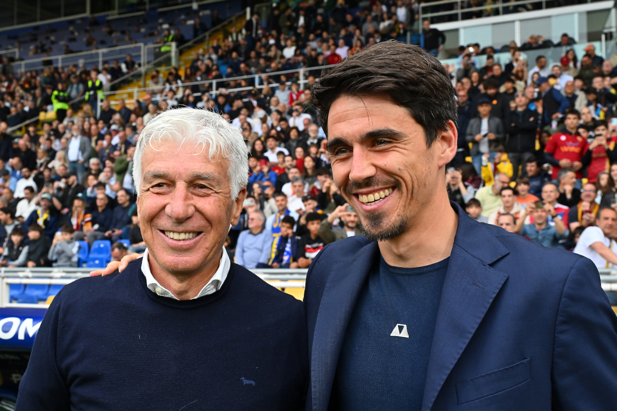 PARMA, ITALY - MAY 10: Gian Piero Gasperini, Head Coach of AS Roma, poses for a photograph with Carlos Cuesta, Head Coach of Parma Calcio 1913, prior to the Serie A match between Parma Calcio 1913 and AS Roma at Stadio Ennio Tardini on May 10, 2026 in Parma, Italy. (Photo by Alessandro Sabattini/Getty Images)