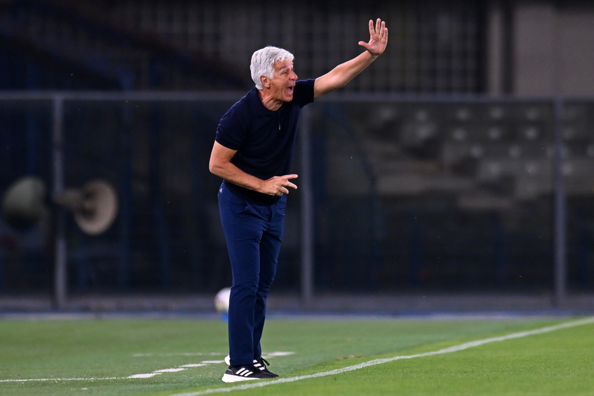 VERONA, ITÁLIA - 24 DE MAIO: O técnico da Roma, Gian Piero Gasperini, gesticula para seus jogadores durante a partida da Série A entre AS Roma e AS Roma no Stadio Marcantonio Bentegodi em 24 de maio de 2026 em Verona, Itália. (Foto de Alessandro Sabattini/Getty Images)
