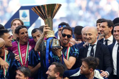 MILAN, ITALY - MAY 17: Hakan Calhanoglu of FC Internazionale Milano lifts the Coppa Campioni d'Italia trophy following the Serie A match between FC Internazionale and Hellas Verona FC at Giuseppe Meazza Stadium on May 17, 2026 in Milan, Italy. (Photo by Marco Luzzani/Getty Images)