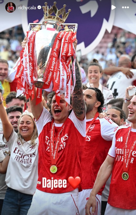 Riccardo Calafiori lifts the Premier League trophy via Instagram.
