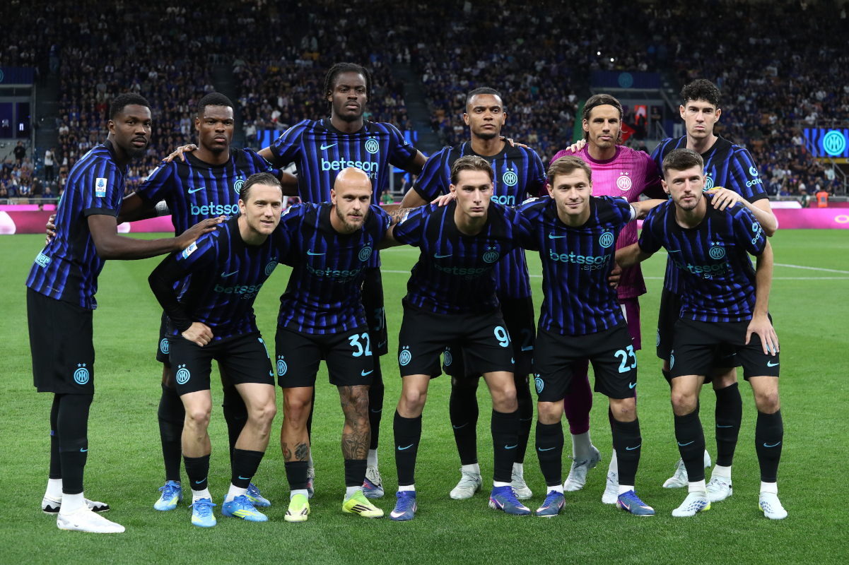 MILAN, ITALY - MAY 03: Players of FC Internazionale Milano pose for a team photograph prior to the Serie A match between FC Internazionale and Parma Calcio 1913 at Giuseppe Meazza Stadium on May 03, 2026 in Milan, Italy. (Photo by Marco Luzzani/Getty Images)
