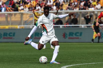 LECCE, ITALY - APRIL 06: Issa Doumbia of Venezia during the Serie A match between Lecce and Venezia at Stadio Via del Mare on April 06, 2025 in Lecce, Italy. (Photo by Maurizio Lagana/Getty Images)