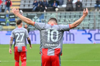 CREMONA, ITALY - MAY 10: Jamie Vardy of US Cremonese celebrates after scoring the 1-0 goal during the Serie A match between US Cremonese and Pisa SC at Stadio Giovanni Zini on May 10, 2026 in Cremona, Italy. (Photo by Marco M. Mantovani/Getty Images)
