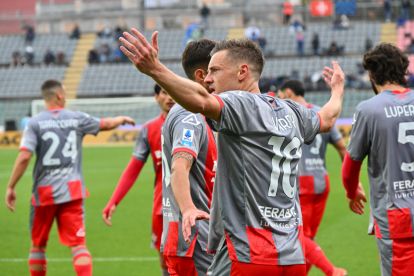 CREMONA, ITALY - MAY 10: Jamie Vardy of US Cremonese celebrates after scoring the 1-0 goal during the Serie A match between US Cremonese and Pisa SC at Stadio Giovanni Zini on May 10, 2026 in Cremona, Italy. (Photo by Marco M. Mantovani/Getty Images)