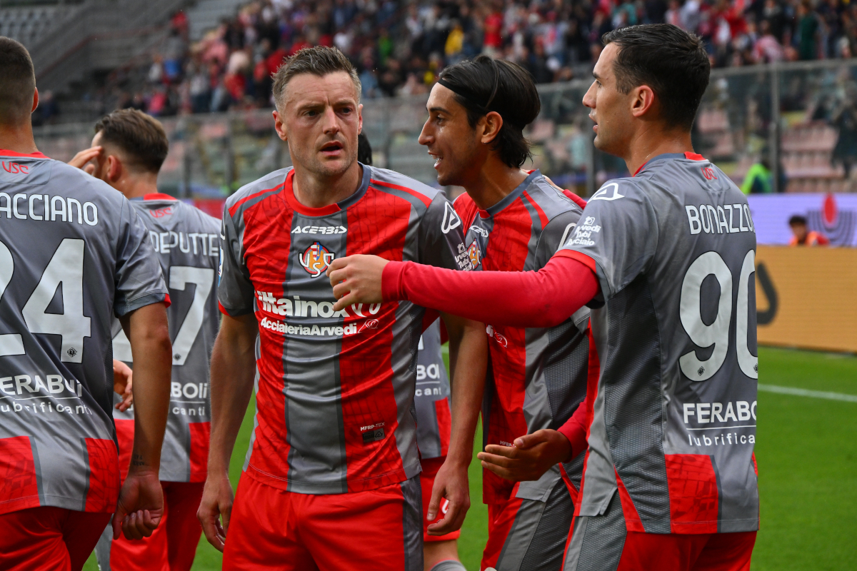 CREMONA, ITALY - MAY 10: Jamie Vardy of US Cremonese celebrates after scoring the 1-0 goal during the Serie A match between US Cremonese and Pisa SC at Stadio Giovanni Zini on May 10, 2026 in Cremona, Italy. (Photo by Marco M. Mantovani/Getty Images)