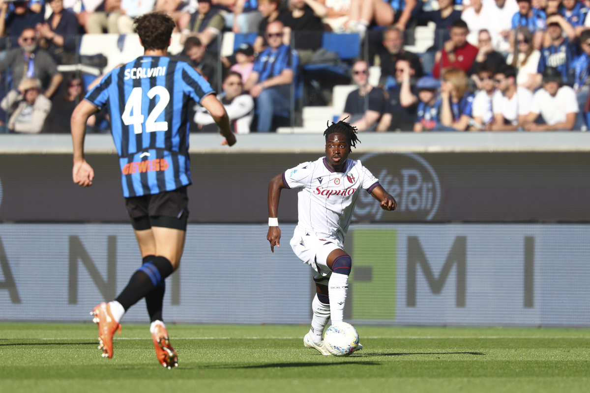 BERGAMO, ITÁLIA - 17 DE MAIO: Jonathan Roe do Bologna FC durante a partida da Série A entre Atlanta BC e Bologna FC 1909 no Gewis Stadium em 17 de maio de 2026 em Bergamo, Itália. (Foto: Giuseppe Cotini/Getty Images)