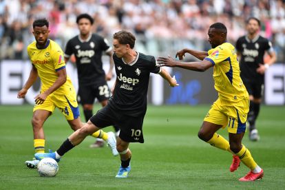 TURIN, ITALY - MAY 03: Kenan Yildiz of Juventus FC is challenged by Jean-Daniel Dave Lewis Akpa Akpro of Hellas Verona FC during the Serie A match between Juventus FC and Hellas Verona FC at Allianz Stadium on May 3, 2026 in Turin, Italy. (Photo by Valerio Pennicino/Getty Images)