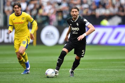 TURIN, ITALY - MAY 03: Manuel Locatelli of Juventus FC in action against Kieron Tom Bowie of Hellas Verona FC during the Serie A match between Juventus FC and Hellas Verona FC at Allianz Stadium on May 3, 2026 in Turin, Italy. (Photo by Valerio Pennicino/Getty Images)