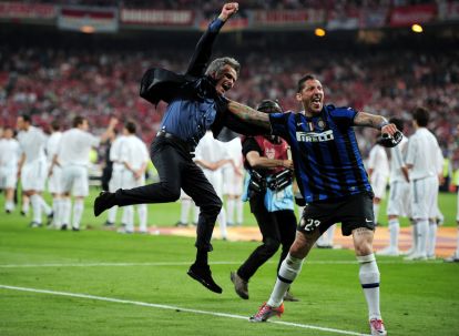 MADRID, SPAIN - MAY 22: Head coach Jose Mourinho (L) and Marco Materazzi of Inter Milan celebrate their team's victory at the end of the UEFA Champions League Final match between FC Bayern Muenchen and Inter Milan at the Estadio Santiago Bernabeu on May 22, 2010 in Madrid, Spain. (Photo by Shaun Botterill/Getty Images)