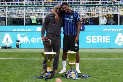 MILAN, ITALY - MAY 17: Marcus Thuram of FC Internazionale Milano poses for a photo with the Coppa Campioni d'Italia and Coppa Italia trophies alongside his father Lilian Thuram following the Serie A match between FC Internazionale and Hellas Verona FC at Giuseppe Meazza Stadium on May 17, 2026 in Milan, Italy. (Photo by Marco Luzzani/Getty Images)