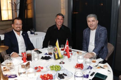 Paolo Maldini meeting with Fenerbahce Presidential candidate Hakan Safi (Instagram)