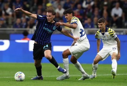 MILAN, ITALY - MAY 03: Francesco Pio Esposito of FC Internazionale Milano is challenged by Mariano Troilo of Parma Calcio 1913 during the Serie A match between FC Internazionale and Parma Calcio 1913 at Giuseppe Meazza Stadium on May 03, 2026 in Milan, Italy. (Photo by Marco Luzzani/Getty Images)