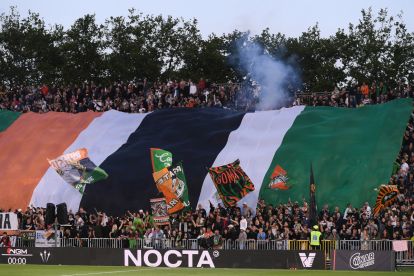 VENICE, ITALY - MAY 25: Fans of Venezia create a TIFO in the stands prior to the Serie A match between Venezia and Juventus at Stadio Pier Luigi Penzo on May 25, 2025 in Venice, Italy. (Photo by Alessandro Sabattini/Getty Images)