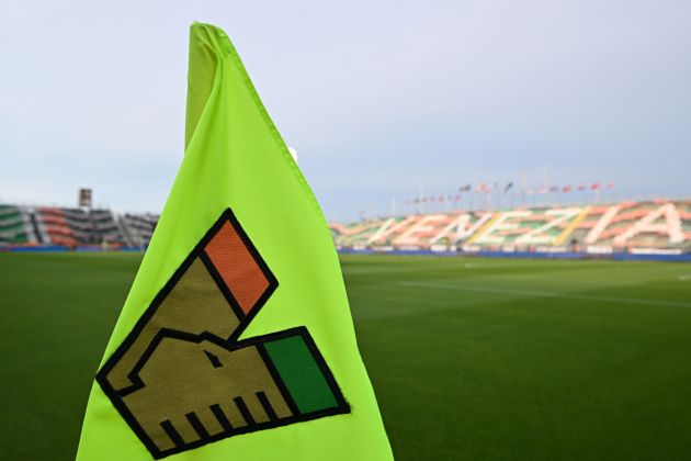 VENICE, ITALY - MAY 25: A general view of a corner flag which features the Venezia emblem on prior to the Serie A match between Venezia and Juventus at Stadio Pier Luigi Penzo on May 25, 2025 in Venice, Italy. (Photo by Alessandro Sabattini/Getty Images)