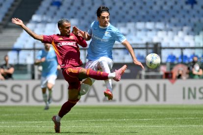 Matteo Cancellieri della SS Lazio disputa la palla con Vinicius Wesley dell'AS Roma durante la partita di Serie A tra AS Roma e SS Lazio allo Stadio Olimpico il 17 maggio 2026 a Roma, Italia. (Foto di Marco Rosi – SS Lazio/Getty Images)