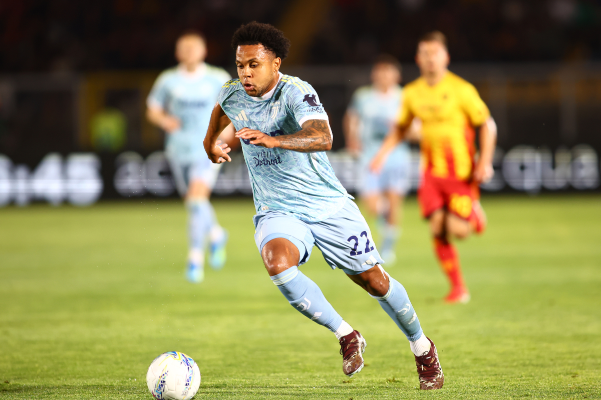 LECCE, ITÁLIA - 09 DE MAIO: Weston McKenney da Juventus FC durante a partida da Série A entre US Lecce e Juventus FC no Stadio Via del Mare em 09 de maio de 2026 em Lecce, Itália. (Foto de Maurizio Lagana/Getty Images)