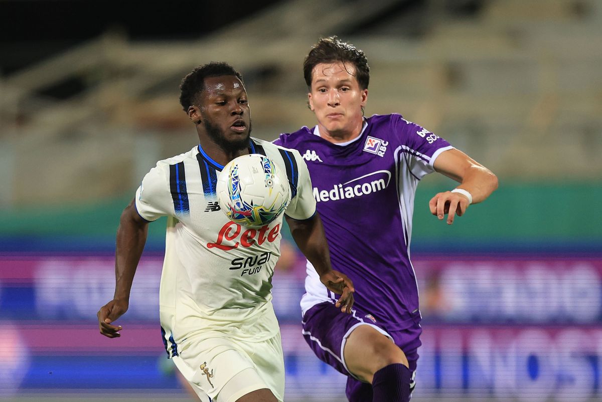 FLORENCE, ITALY - MAY 22: Yunus Musah of Atalanta BC in action against Giovanni Fabbian of ACF Fiorentina during the Serie A match between ACF Fiorentina and Atalanta BC at Artemio Franchi on May 22, 2026 in Florence, Italy. (Photo by Gabriele Maltinti/Getty Images)