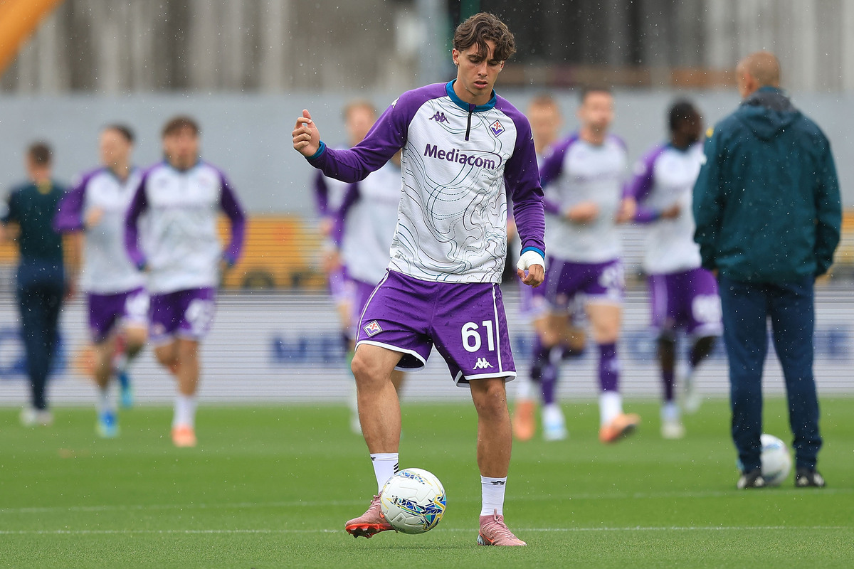 FLORENCE, ITALY - MAY 10: Riccardo Braschi of ACF Fiorentina in action during warm-up prior to during the Serie A match between ACF Fiorentina and Genoa CFC at Artemio Franchi on May 10, 2026 in Florence, Italy. (Photo by Gabriele Maltinti/Getty Images)